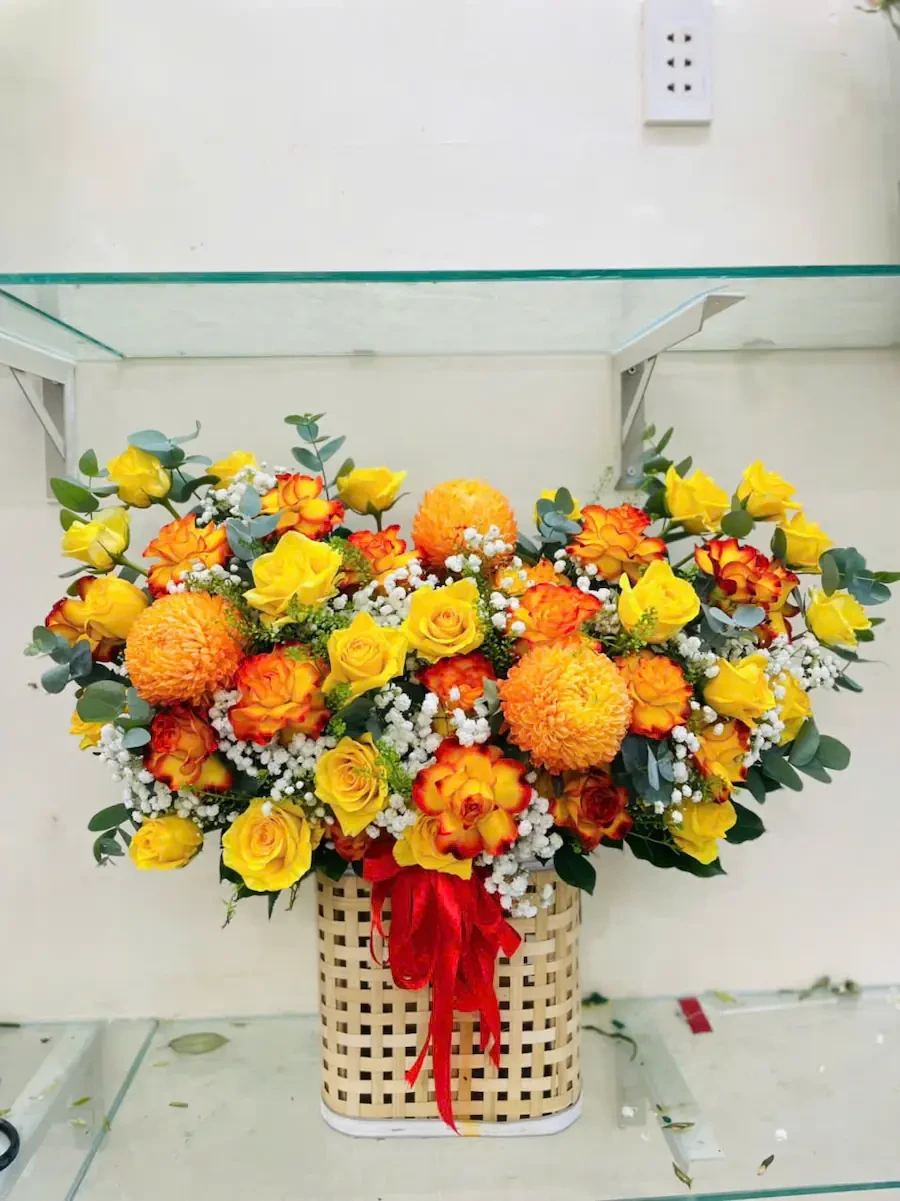 Giỏ hoa để bàn tinh tế