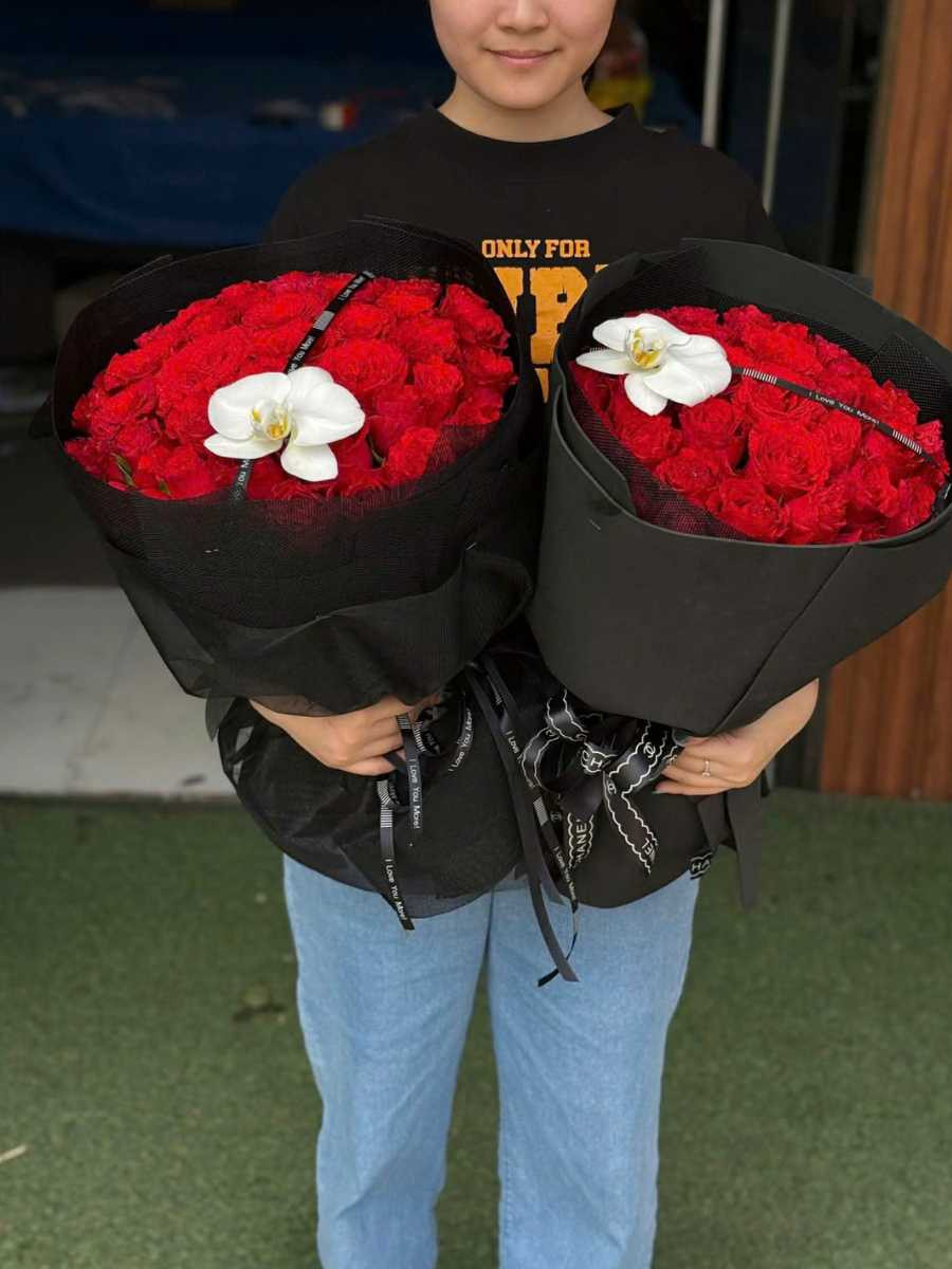 Bó hoa kỳ quan thứ 8