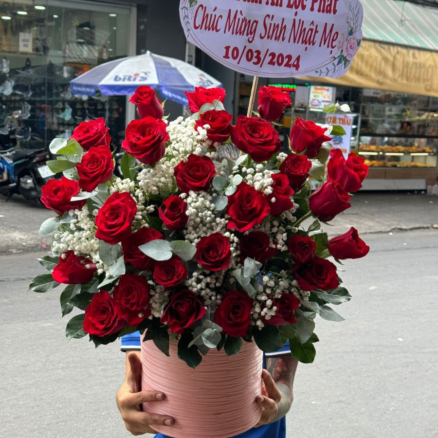 Giỏ hoa hồng đỏ