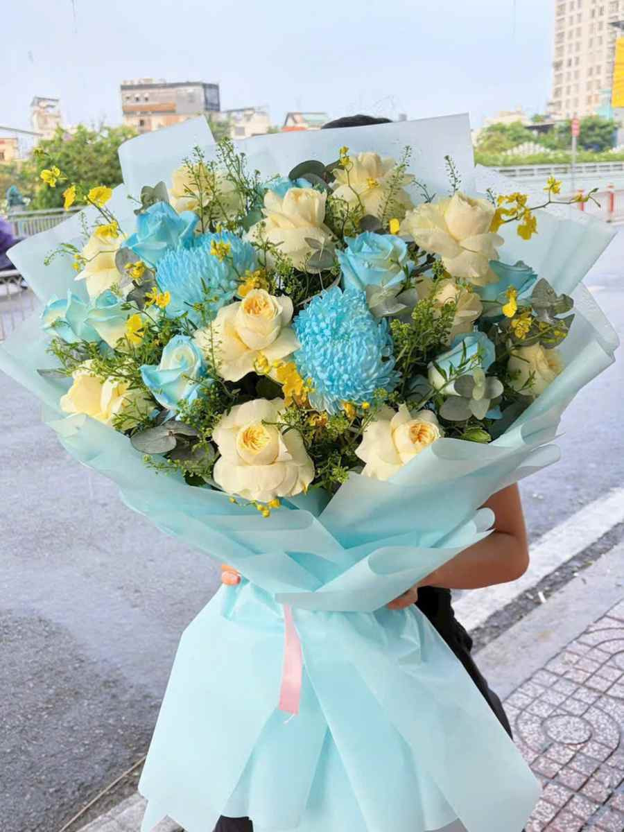 Bó hoa góc phố cũ