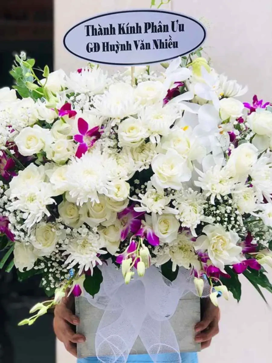 Lẵng hoa chia buồn sâu sắc