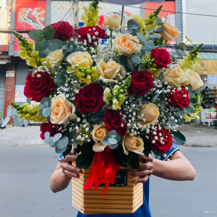 Giỏ hoa chúc mừng sắc màu