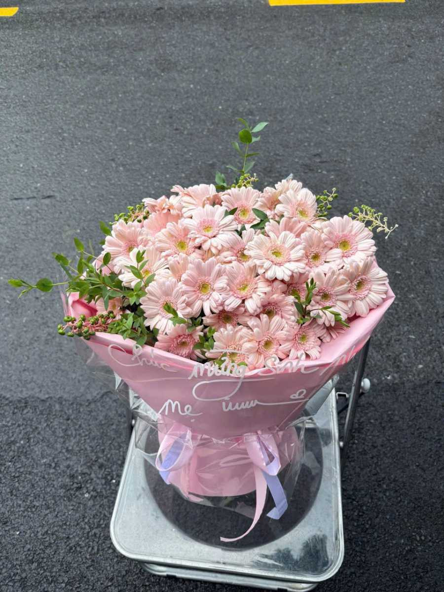 Bó hoa sự quan tâm ngọt ngào