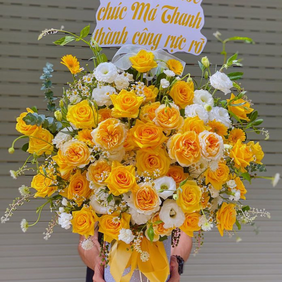 Giỏ hoa hồng màu vàng