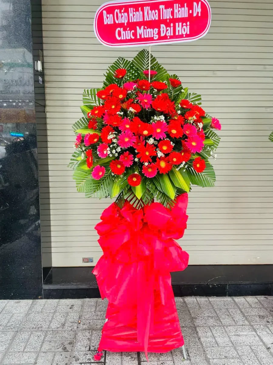 Kệ hoa ngọn lửa tình yêu