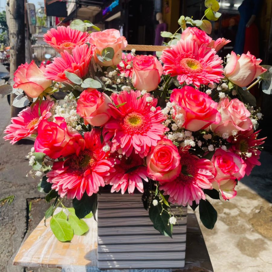 Giỏ hoa chúc ngày mới tươi vui